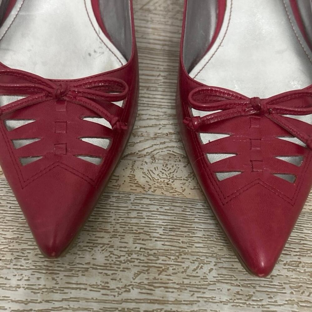 Vintage Y2K Marc Fisher Red Leather Bow Pointed Toe Cutout Kitten Heel Pumps 6 - Picture 3 of 16